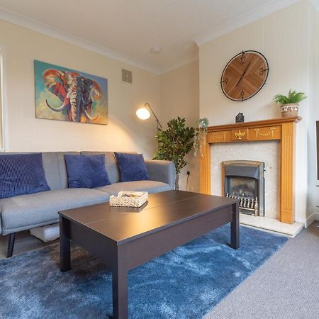 Leconfield Close - Comfy House And Free Parking 킹스턴어폰헐 외부 사진