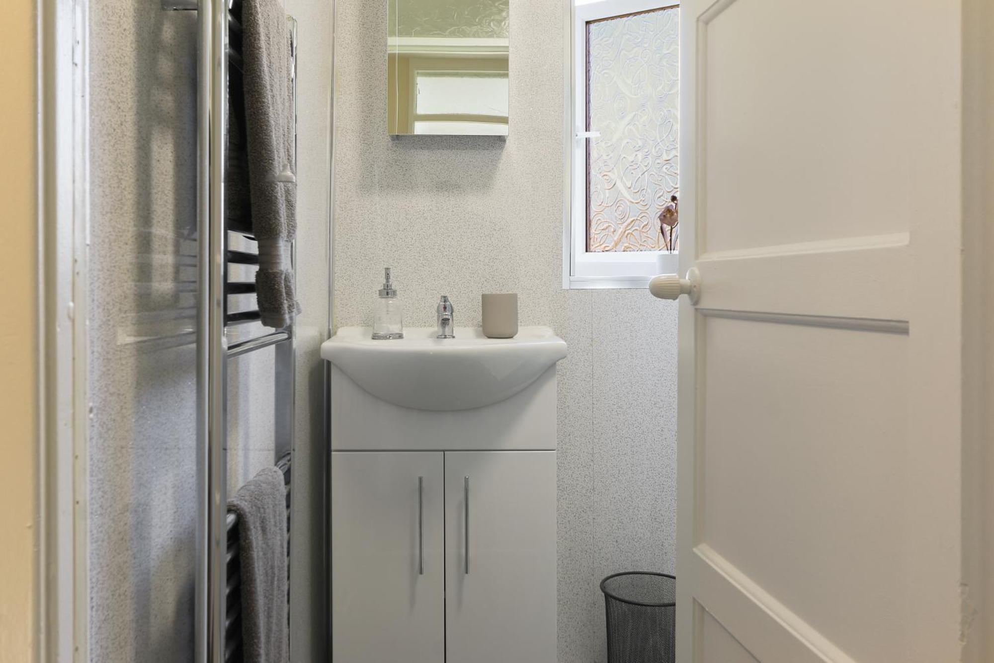 Leconfield Close - Comfy House And Free Parking 킹스턴어폰헐 외부 사진