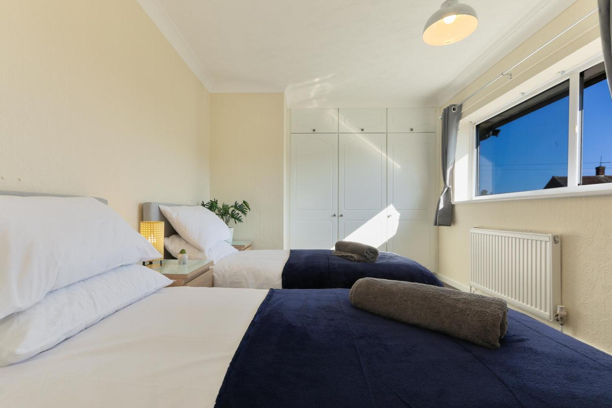 Leconfield Close - Comfy House And Free Parking 킹스턴어폰헐 외부 사진