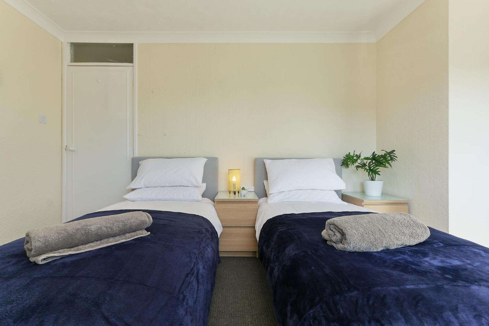 Leconfield Close - Comfy House And Free Parking 킹스턴어폰헐 외부 사진