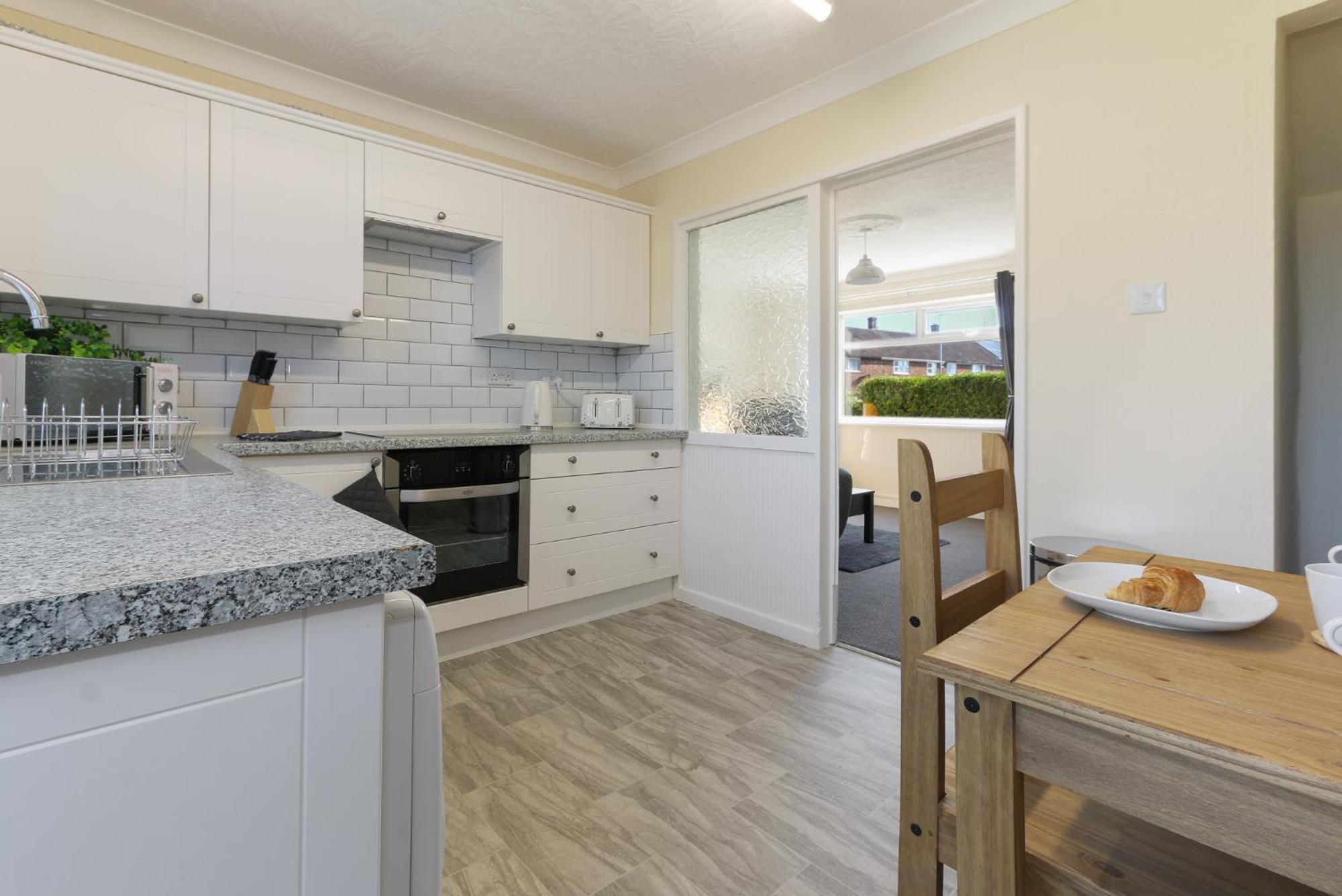 Leconfield Close - Comfy House And Free Parking 킹스턴어폰헐 외부 사진