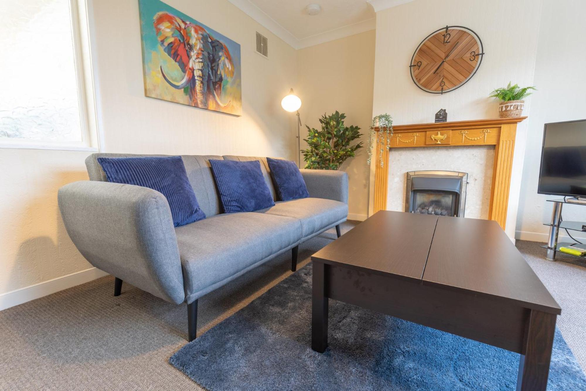 Leconfield Close - Comfy House And Free Parking 킹스턴어폰헐 외부 사진