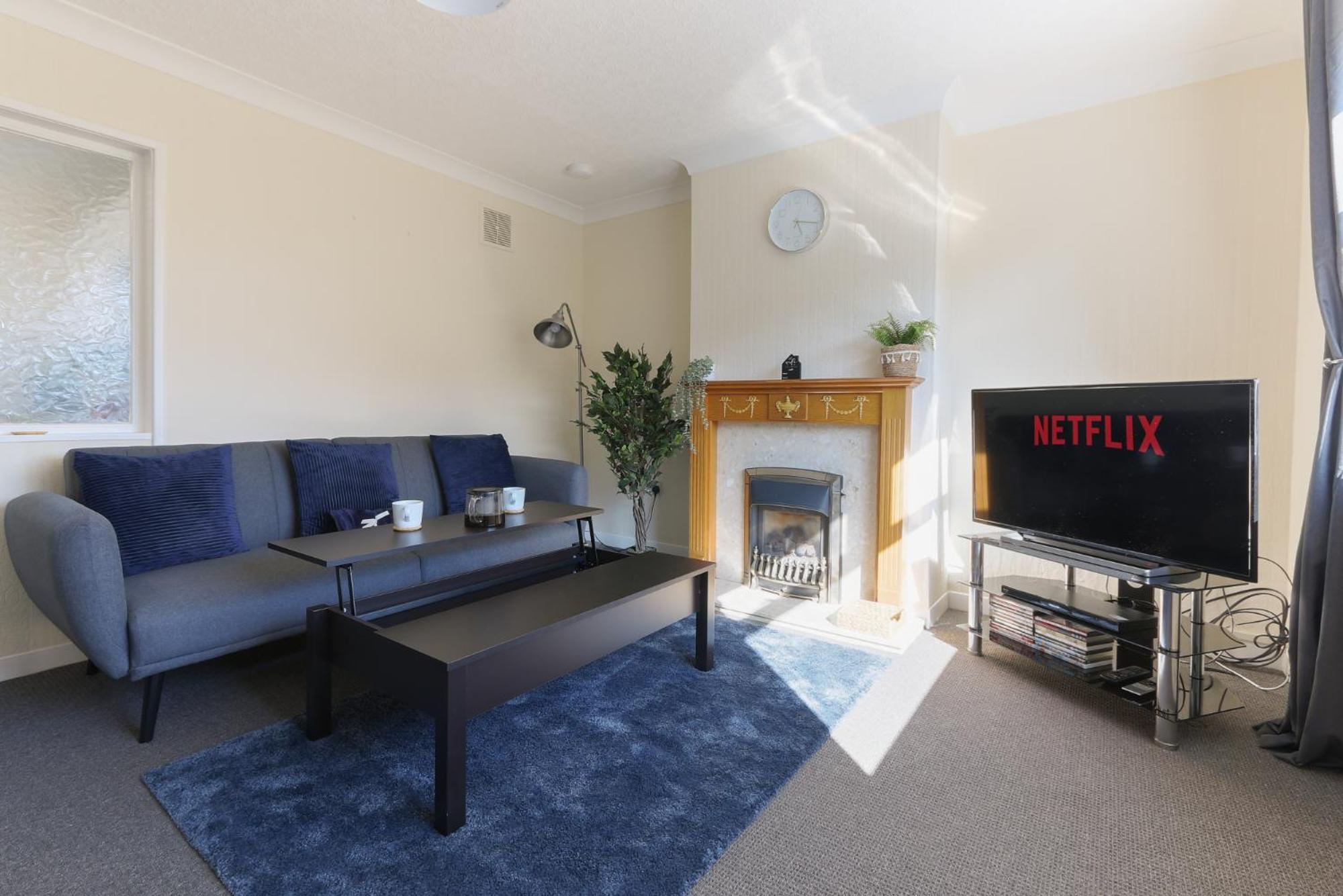 Leconfield Close - Comfy House And Free Parking 킹스턴어폰헐 외부 사진